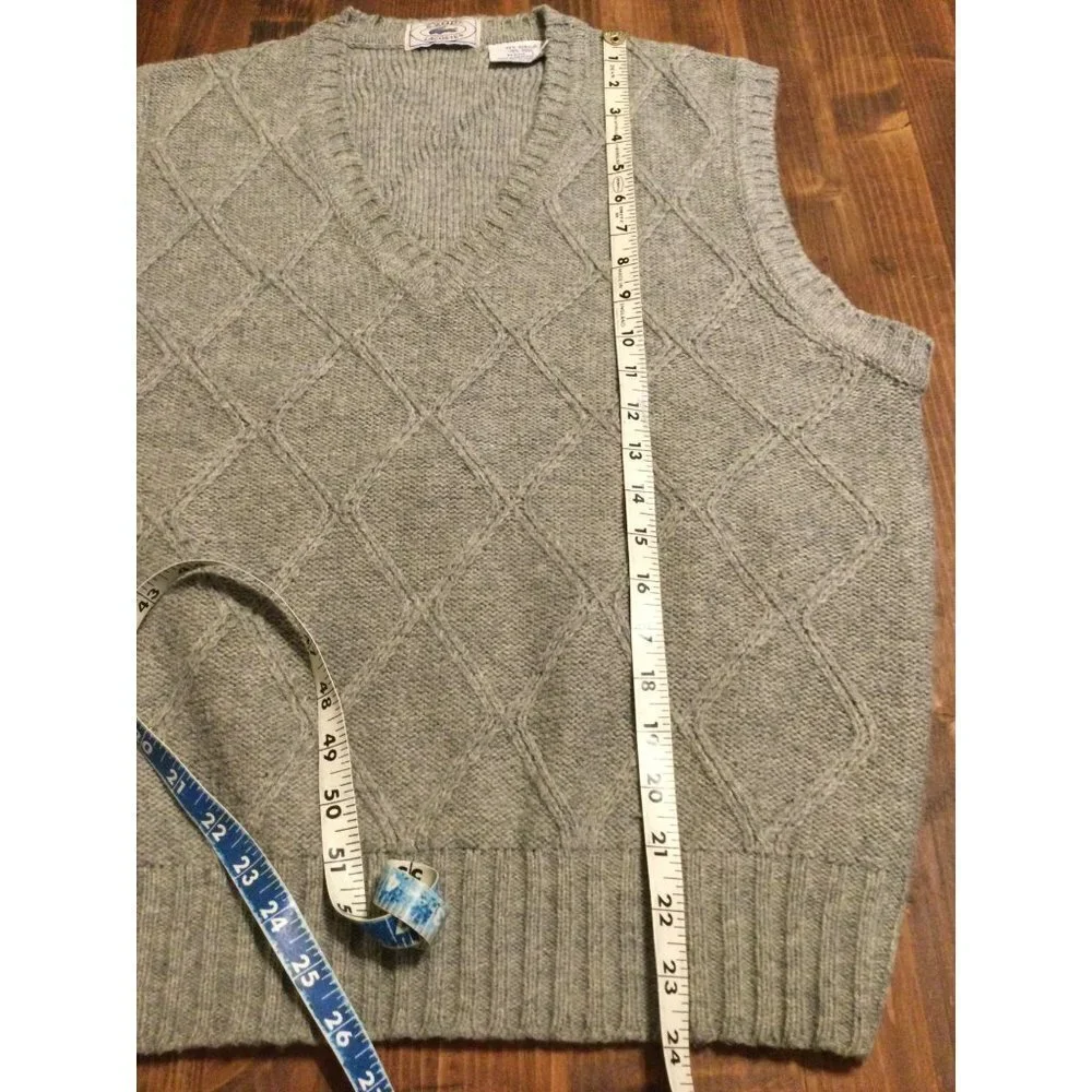 IZOD Lacoste mens Sweater Vest size large grey sleeveless pullover cable knit ar